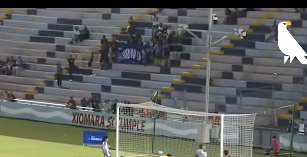 Olimpia90uf's tweet photo. Que pijiado querer opinar cuando vos de visita en tu país llevas esta cantidad de gente 😂😂

Para opinar tienen que demostrar ser mejores, no siendo muy, pero muy inferiores en todo. https://t.co/9Rh2BA7xfJ