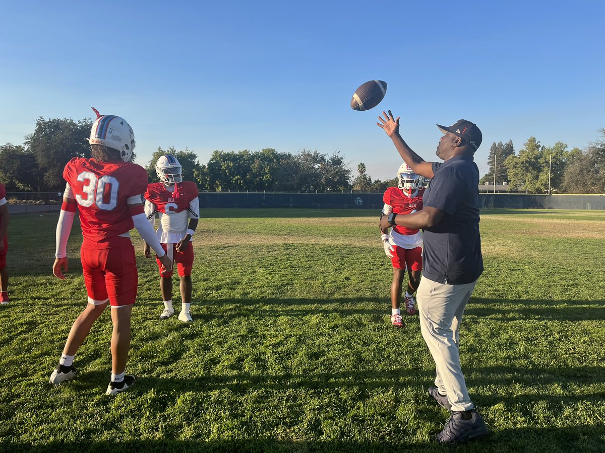 SacBee_JoeD's tweet photo. Another example of why this gig matters; the people. 
This is @Go_DCA_Football coach Antuan Simmons, a SacBee All-Metro star for the Valley Vikings of Sacramento in the 1990s.
Starred at USC as a DB, overcoming illness to excel as a senior. 
Lost his parents of late to illness. https://t.co/ca0WO2Qfio