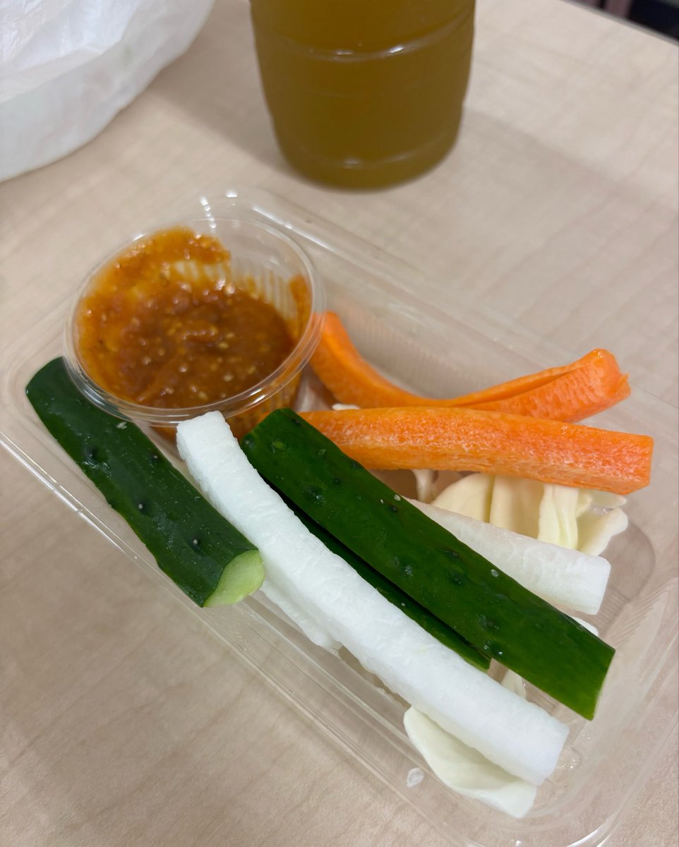 n_puu0's tweet photo. 明日オータムフェストデートなのでお昼これしか食べてないんだけど、脂質6もあるのなんで？；；；； https://t.co/Zi83fkkQeA