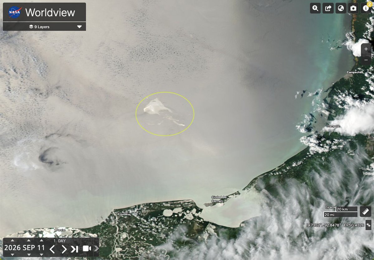 eit1mx's tweet photo. Los sensores MODIS en los satélites Terra y Aqua registraron una enorme mancha de aceite a 85 km (aproximadamente 46 millas náuticas) al norte de Ciudad del Carmen.
Las imágenes del 3 y 11 de septiembre permiten tener una idea de la gran extensión del derrame que está ocurriendo en las instalaciones de PEMEX en la Sonda de Campeche.
@audelinomacario @El_Universal_Mx