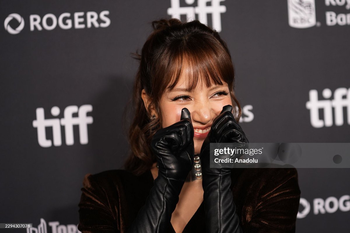 27xlsm's tweet photo. so pretty 💛

ALWAYS LALISA TIFF DEBUT #LISA #LISAxTIFF26 #AlwaysLalisa #TIFF26 https://t.co/dWO0hX2KMn