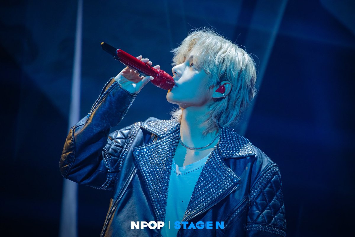 alexapolezhaeva's tweet photo. #V #TAEHYUNG 
#KimTaehyung #THV 
#V_Layover #V_Blue 

"[𝙉𝙋𝙊𝙋 𝗘𝗣.𝟬𝟮 𝘿-𝟭]

I recognized V at first sight

The exclusive release of 'Blue' tells us🎵

You'll regret missing V's exclusive &amp; first-ever 'Blue' stage💜

#NPOP #V @bts_bighit" 

2023.09.12 https://t.co/6qeTyYe24r