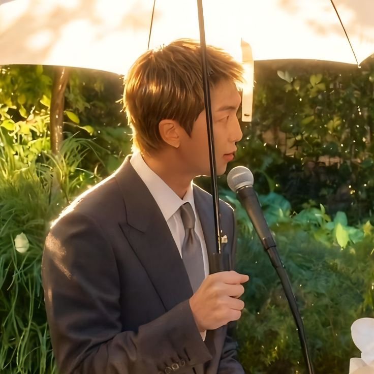 thvnoch's tweet photo. Muy feliz cumpleaños, Kim Namjoon 🌳

Un nuevo año más compartiendo un pedacito de tu vida con ARMY, gracias por dejarnos entrar a tu mundo y dejarte amar 

HAPPY RM DAY 💙
POET OF OUR GENERATION
#HAPPYRMDAY
#HappyBirthdayRM
#HappyBirthdayNamjoon
#JoonieverseDay
#AutumnBloomRM https://t.co/0vnKCXStKp