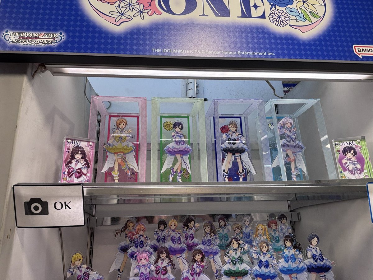 thim1103's tweet photo. グッズもいっぱい置いてあった！！マジで今回の衣装可愛い190人展開しません？？ https://t.co/6lVKTM8kVJ