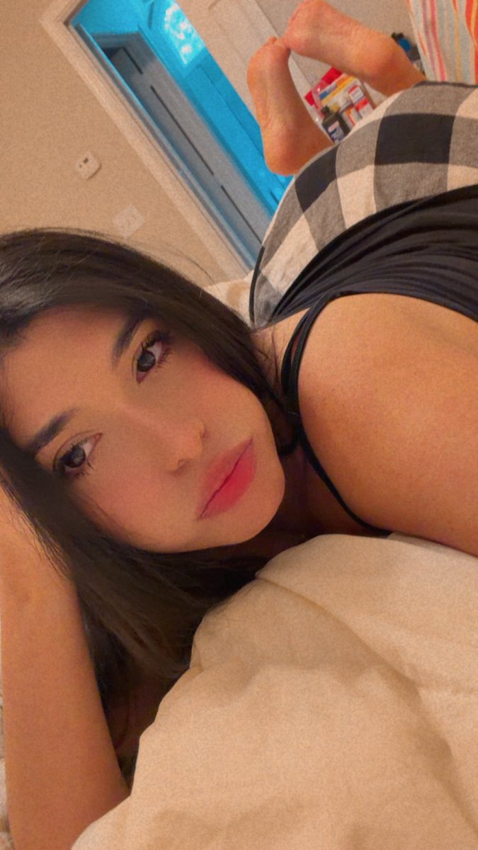 adelasecretacc's tweet photo. night night https://t.co/srGDVYUr0w