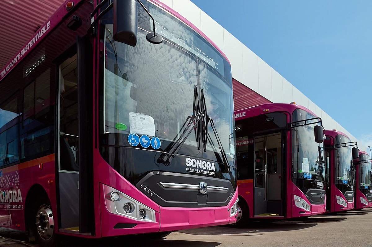 AlfonsoDurazo's tweet photo. Hoy Hermosillo comienza una nueva era de movilidad. Con la nueva Línea Eléctrica Exprés incorporamos 20 autobuses 100% eléctricos, conducidos exclusivamente por mujeres, para conectar el norte y el centro de la ciudad.

Seguimos transformando el transporte público con unidades modernas, cero emisiones directas y mejores conexiones hacia el trabajo, la escuela y los servicios de salud.