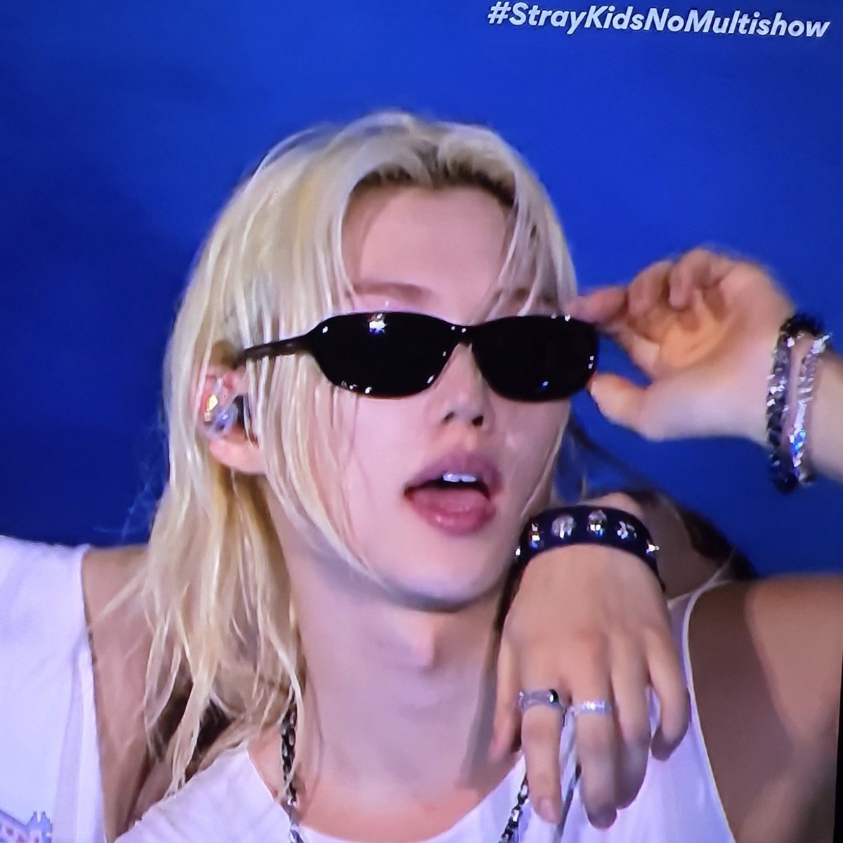 seobmina's tweet photo. LEE FELIX SEU DESGRAÇADO DO CARALHO!!! https://t.co/294ffVzZYO