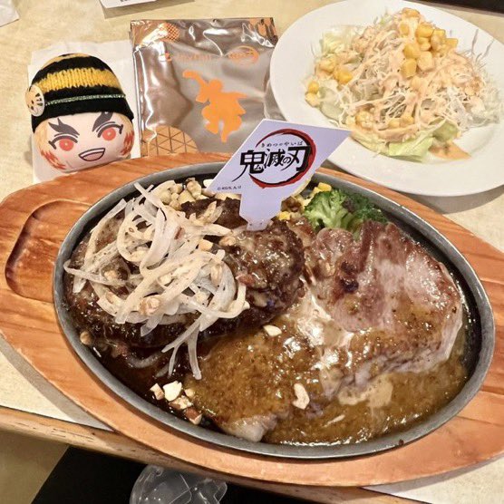 m_wakyanga's tweet photo. ｻﾝの鉄塊ハンバーグと堅牢ポークステーキコンボ‼️タイトル長っ😆
いやボリューム半端なかったです😅
🦋🥗断念してデザートだけにして正解だった…🐷ステーキデカすぎww https://t.co/o0YmFErjUk