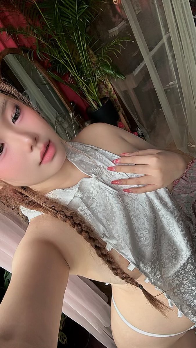 nnlinhxuann's tweet photo. nhìn concept là biết sắp tới ngày gì ròi chứ nhỉiii =)))))) 

#nnlinhxuan
#babycute https://t.co/vRlAGY8LgO