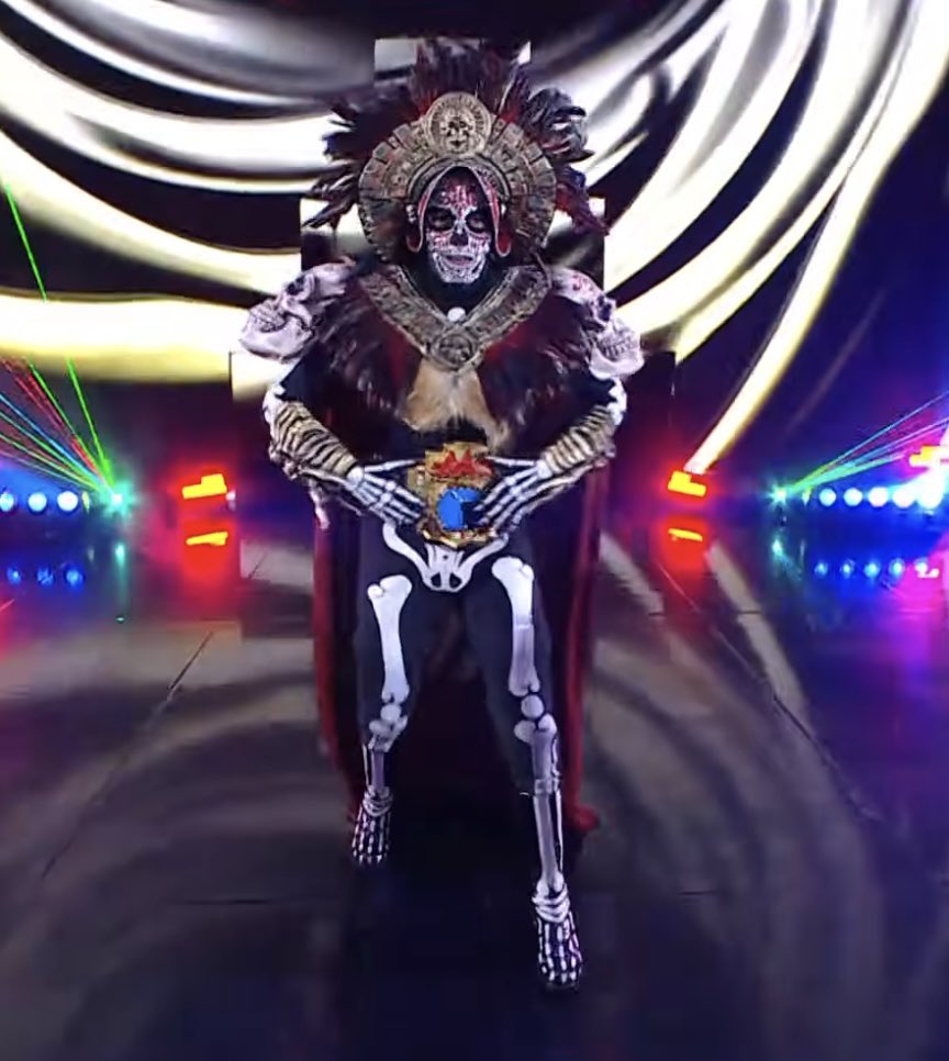FadeAwayMedia's tweet photo. THE LEGENDARY LA PARKA WITH HIS NEW LATIN AMERICAN TITLE 

#AAATripleMania https://t.co/zDhH4dIPJu