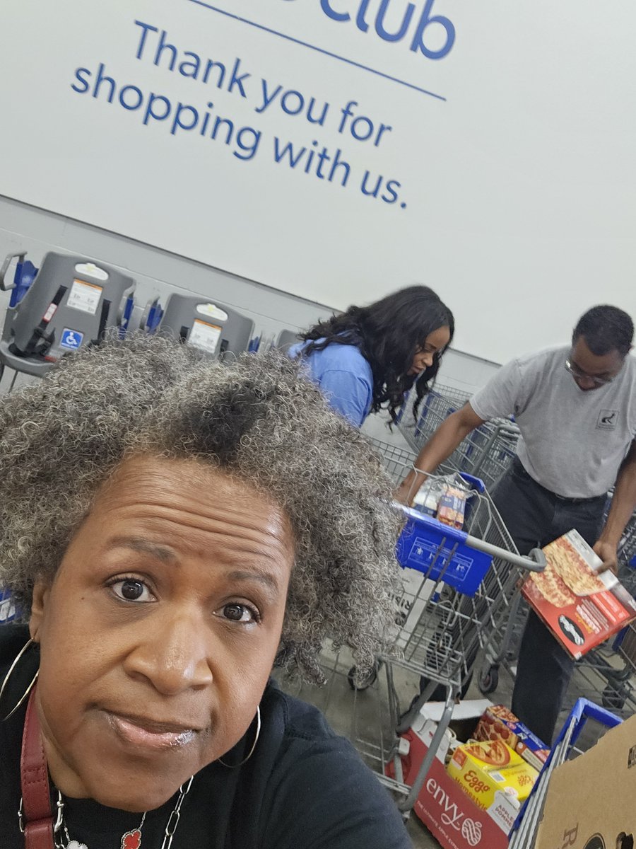 levidoc07's tweet photo. Grocery shopping for SLC!! @tybailey0405 @drgoffney @AisdTransition @aldinesped #plan4life https://t.co/6qpbJE7JuH