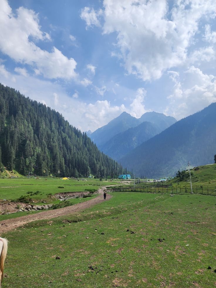 7am_reen's tweet photo. Oh, Kashmir… no matter how many times I see you, you still leave me in awe. 🤍 https://t.co/t4334Bsr0j