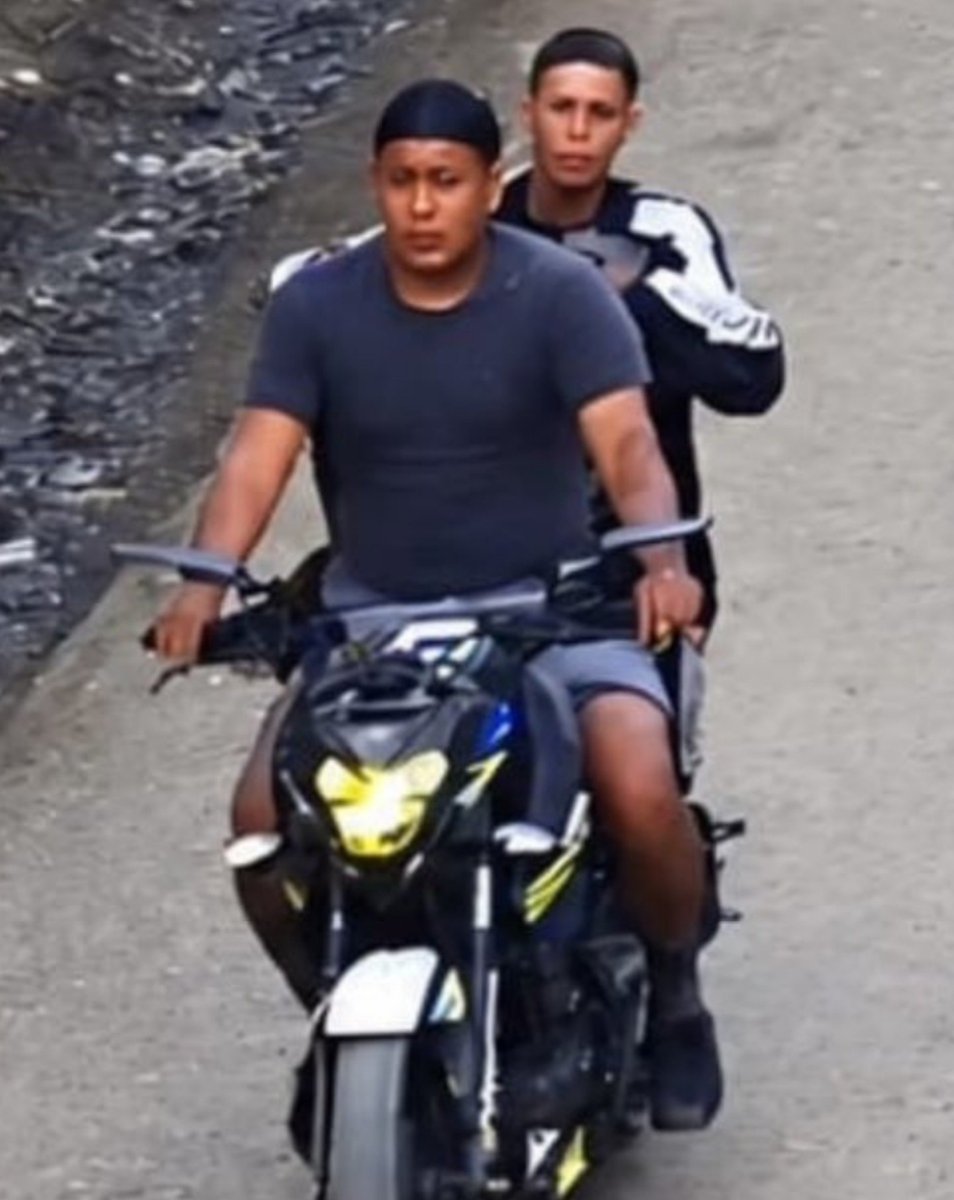 MemesDelMijinOr's tweet photo. #SeBusca a este par de #criminales que atacaron a un policía y dispararon en el sector de Monte Sinai y que ahora está en estado crítico.
Ayuden Mijines a la @PoliciaEcuador para dar con el paradero de este par de Hijueptas https://t.co/zKzN7mTIx6