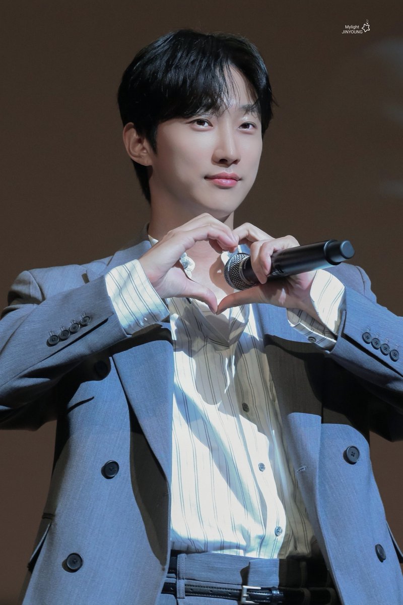Mylight_JY's tweet photo. 260720 마쓰야마 한국관광페스타 진영
#진영 #정진영 #jinyoung #ジニョン

포즈 요청하면 다 해주는 울 착둥이,,🥹💖✨️ https://t.co/zTwGoKdBkp