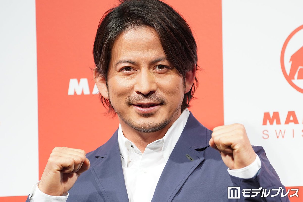 modelpress's tweet photo. ミセス大森元貴「連絡先を聞いてくれた」
岡田准一とのやりとりに注目集まる
https://t.co/WfZza4DpKD

岡田主演の映画「SUKIYAKI 上を向いて歩こう」に大森が出演することが発表された。これを受け、岡田は大森を「現代の天才」と称し、前日に連絡先を交換したことを告白。大森が「殺陣を教えてください岡田先輩」と反応すると、岡田は「まず重力とお友達になるところから」と返し、ユーモアを交えたやり取りを見せていた。