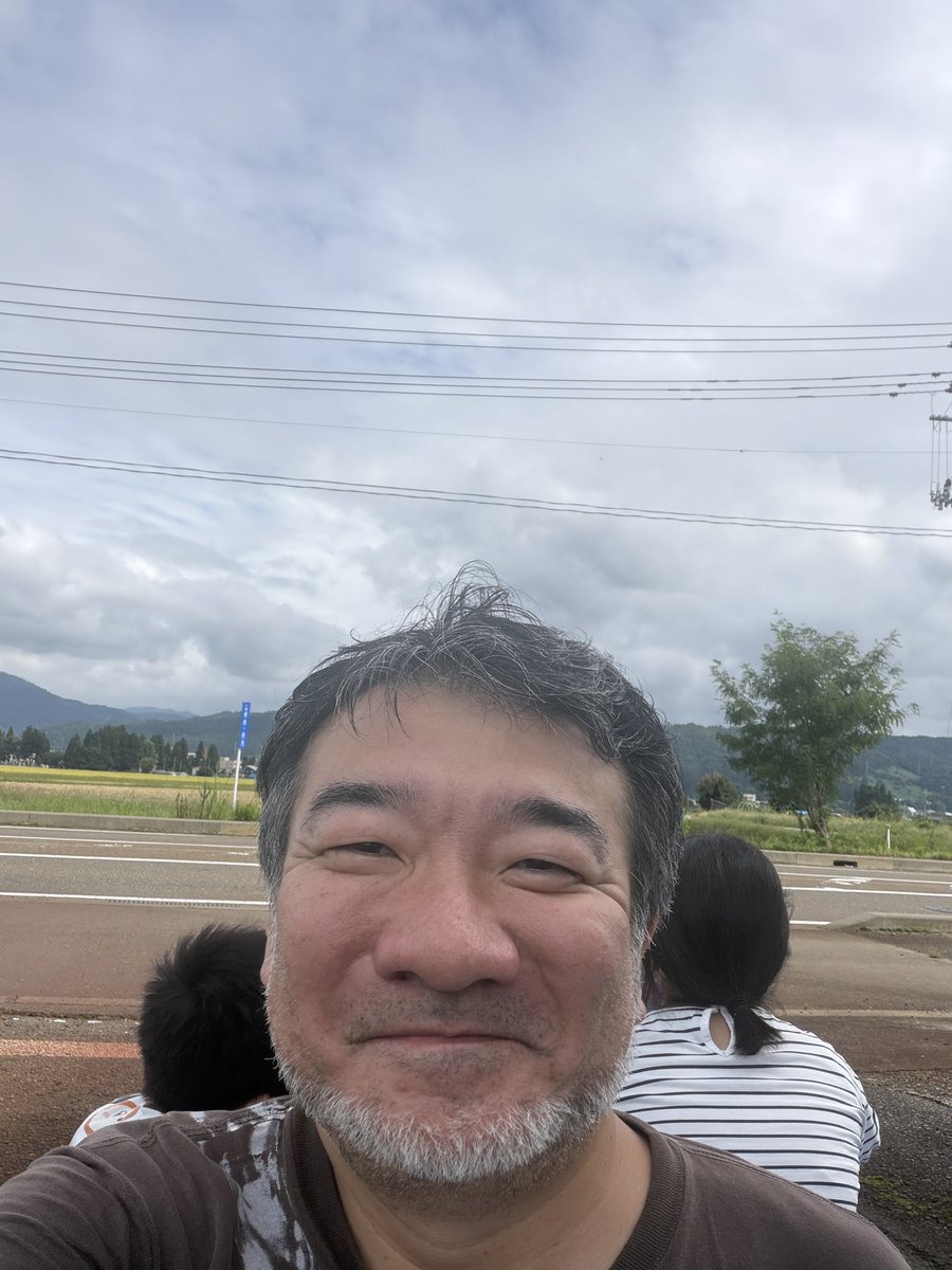 noguyou's tweet photo. 家族3人牧歌的に待つ。これはこれで良い。 https://t.co/jVbjlZlvgd
