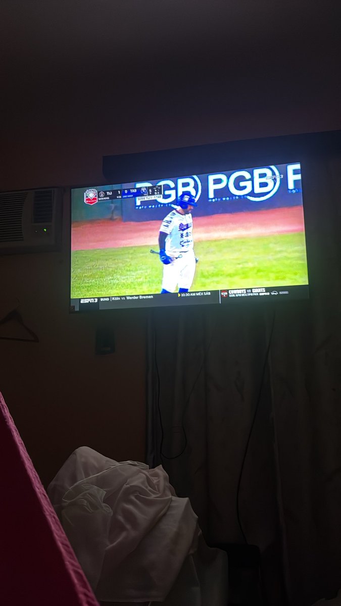 rosello_96's tweet photo. @EitanBenezra  @JESanchez_ESPN  viendo el partido desde Huimanguillo, Tabasco. Les recomiendo a venir por su piña y comer marisco en cacha !!! https://t.co/l4cB8YOrGu