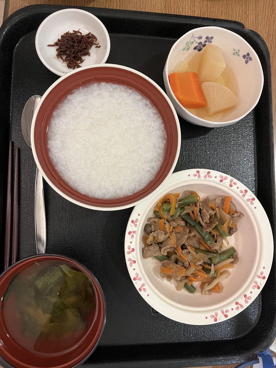 aburapan's tweet photo. 人生初の入院と手術。昨日はほぼ意識がないまま無事終了。今日は久しぶりに食事もできて、少しずつ日常に戻っている。健康って当たり前じゃないんだな。無事に退院できたら、少しだけ自分を労いたい。 https://t.co/fJsezVEjx2