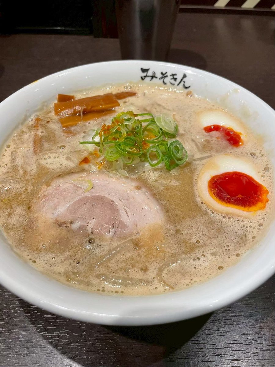 y8dtti8's tweet photo. ラーメン大好きカップル念願のみそきん行けた〜！🍜 https://t.co/BE26zwhh0z