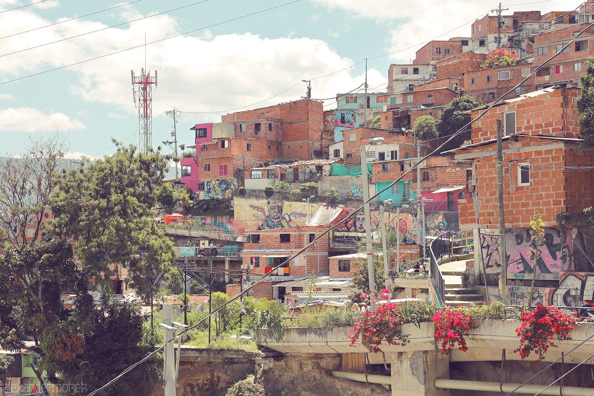 BurakAlp59's tweet photo. Vibrant Comuna 13 
Comuna 13 - San Javier, Medellín, Colombia 
6° 14' 53. 20" N, 75° 37' 26. 97" W 
Vibrant mural-covered buildings in Comuna 13, San Javier, Medellín, blend vivid urban art with dramatic hillside views. https://t.co/VIFsuMBKq3