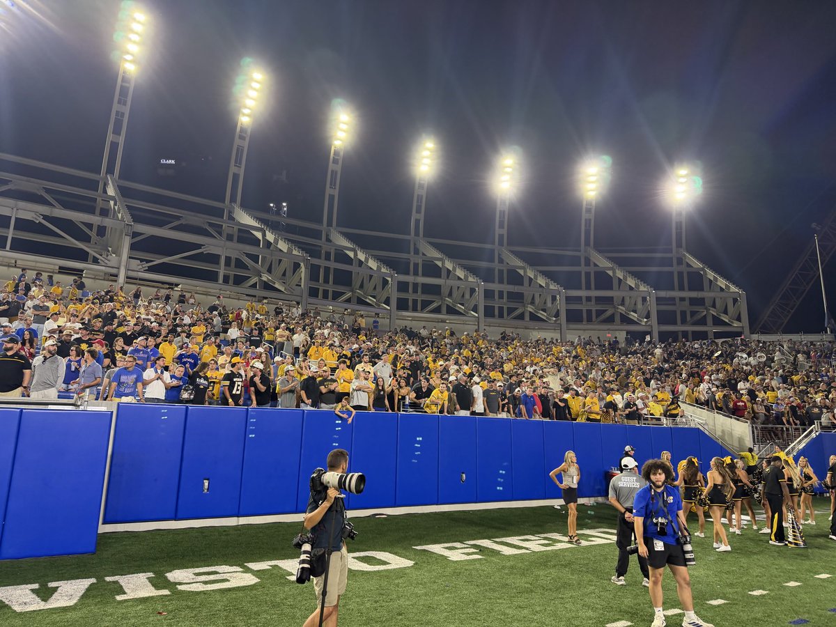 MizzouAthletics's tweet photo. Thank you, Tiger fans https://t.co/k8p0gBiAuO