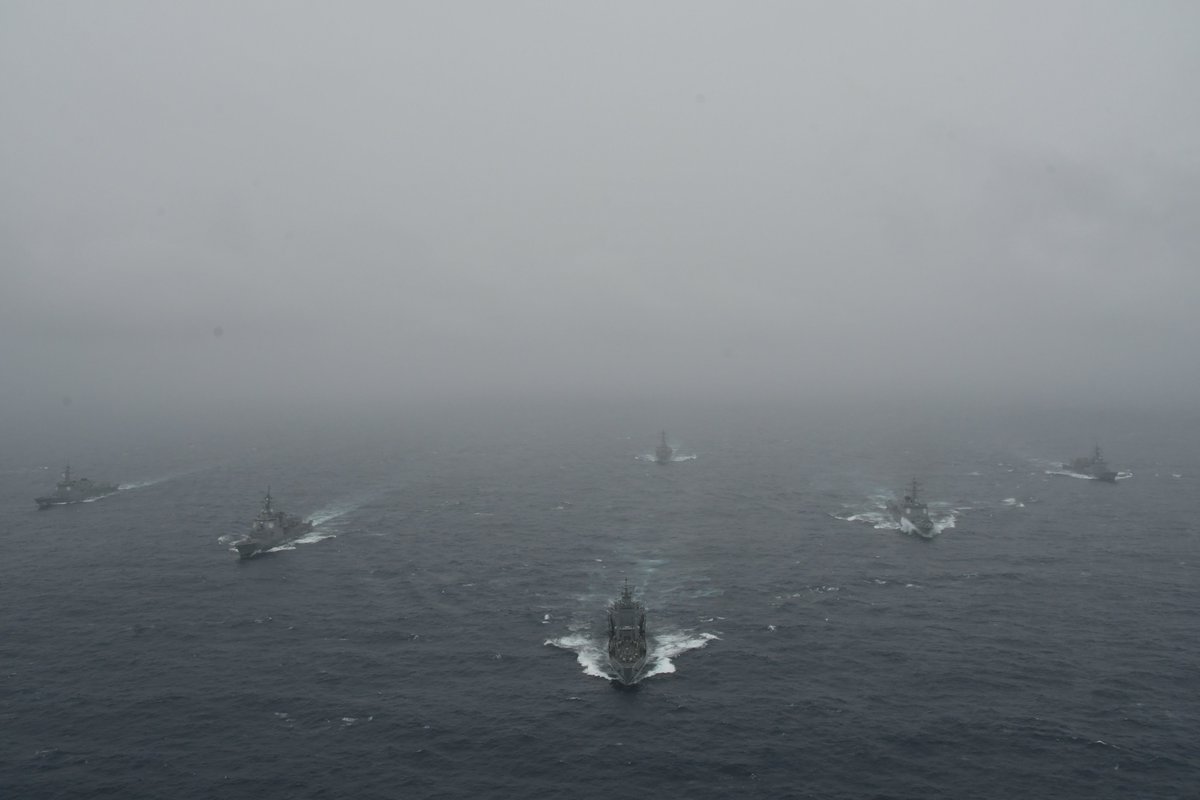 🇯🇵 🇰🇷 🇺🇸

Republic of Korea Navy Sejong the Great-class guided-missile destroyer ROKS Yulgok Yi (DDG 177), Japan Maritime Self Defense Force Atago-class guided-missile destroyer JS Atago (DDG 177), ROKN Cheonji-class fast combat support ship ROKS Cheonji (AOE 57), front, U.S. https://t.co/aKyPnICxCx