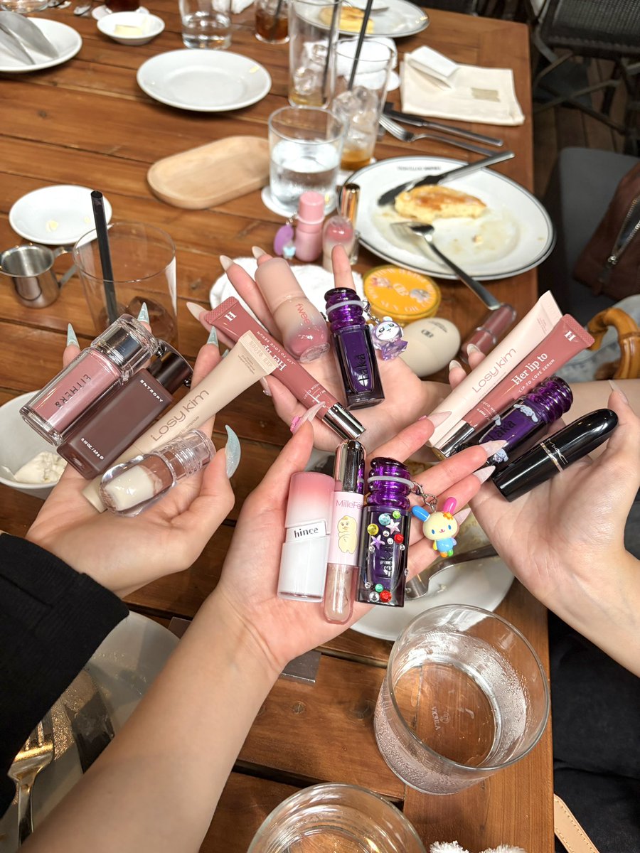 kusobiyoakaka tweet picture