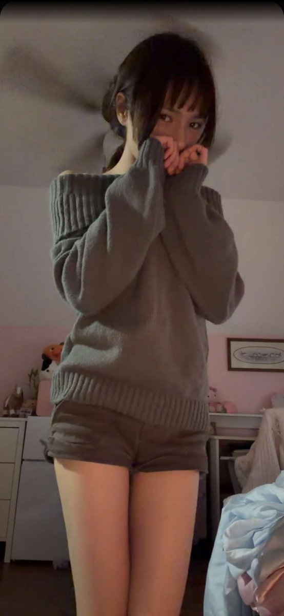 katmadjlyn's tweet photo. New sweater I got :) https://t.co/LrMNQoWgYY