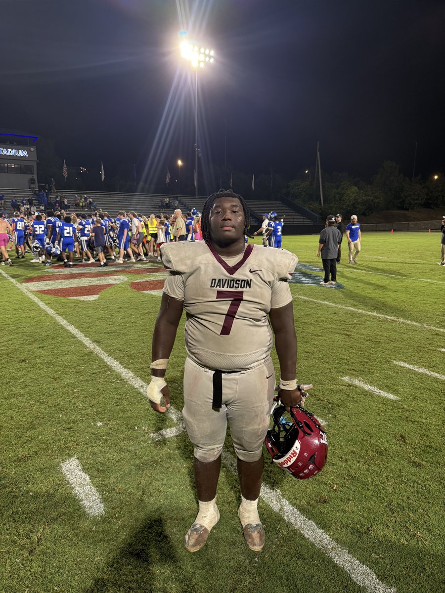 Swiftvoice24's tweet photo. Despite the loss this young man left it all on field, monster performance running the ball and playing defense. @D1_jr3 put on a show and tonight for @BearsDavidson https://t.co/6caAxBk5v1