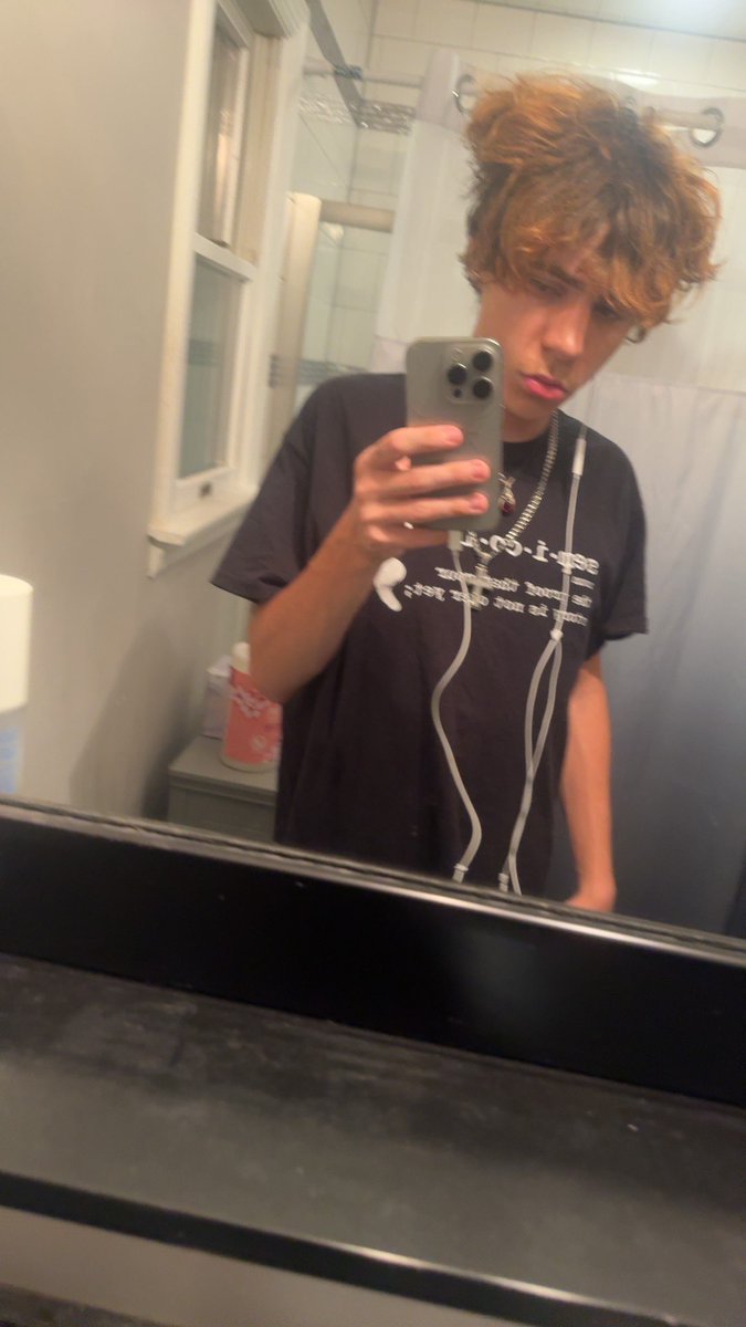 renttend's tweet photo. @cirnosfunky @Vacee2thetop wait please say smth to me now pussy while i my face is literally shining when i just woke up https://t.co/ffpPlu1b4M