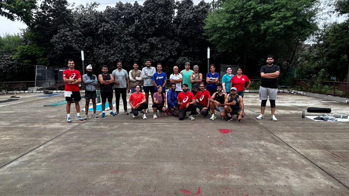 hrsanjaynegi's tweet photo. "पोहा-जलेबी के बाद, सीधे पेस बढ़ाने का रिकॉर्ड! 😋👟"
#ManishPacers #IndoreDiaries #RunningCommunity #FitIndore #PacingStrong https://t.co/qKsgQOtr09