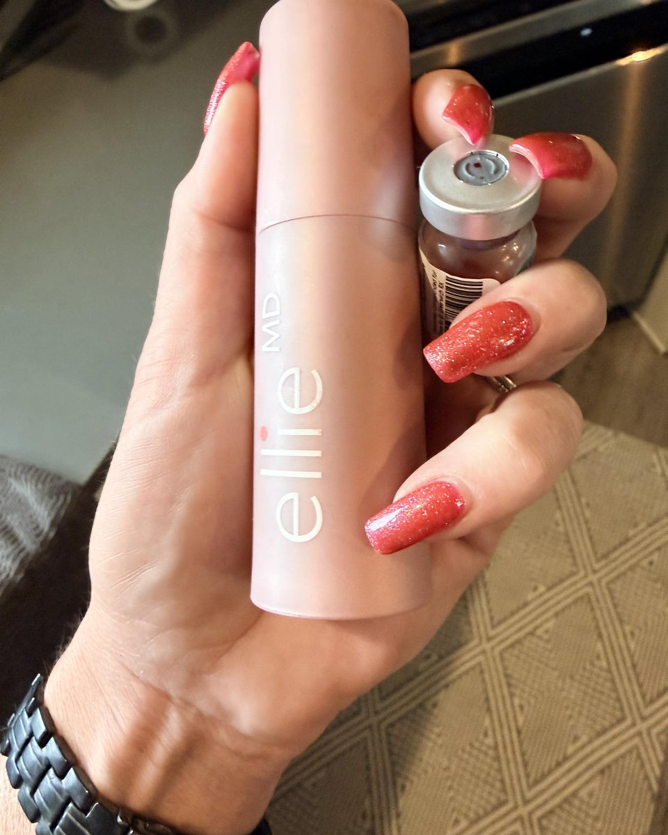 RigobertoFlrt's tweet photo. It’s funny how we trust strangers online before people we’ve known for years. An influencer says, “This changed my life, ” and we buy it. A friend says the same thing, and suddenly we’re detectives. You can trust me: this company is legit. https://t.co/lH4b9ad5JC