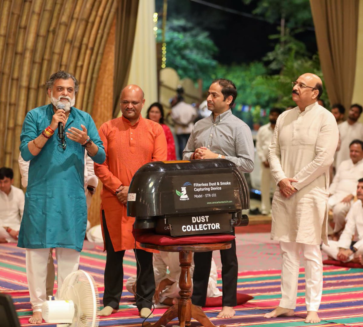 Gurudev's tweet photo. Congratulations to the scientists who have designed a groundbreaking device to filter dust and smoke. An innovative solution to pollution, especially in highly populated urban areas! https://t.co/JVRagICkSV