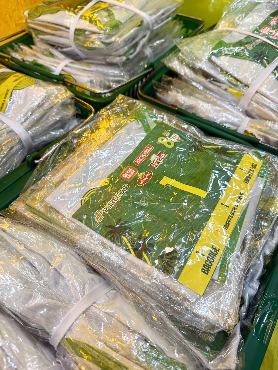Puregold_PH's tweet photo. Simula na today ang Race Kit claiming para sa Vermosa leg ng Hakot Relay & 8KM Run! Make sure to get yours before race day 😉 mula Sept 12 hanggang Sept 17 ang claiming!

Rain or shine, magkita-kita tayo next week, mga ka-Puregold! Ilaban natin ang kakaibang bonding experience na ito with family & friends… at syempre, ilaban natin ang panalong PALDOOOOO!!! 🛒🏃‍♀️🏃‍♂️💚💪🏻

#PuregoldHakotRelayRun
#Puregold8KMChallenge