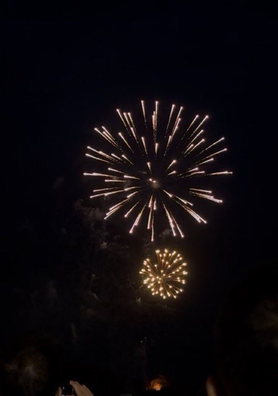 y8dtti8's tweet photo. 今年は一緒に花火大会行けた🎇 https://t.co/cwPBB5fUhO