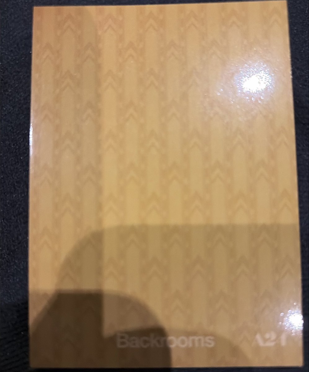 shiguchi497's tweet photo. いまからバックルームズ https://t.co/xHIV7fjPvV