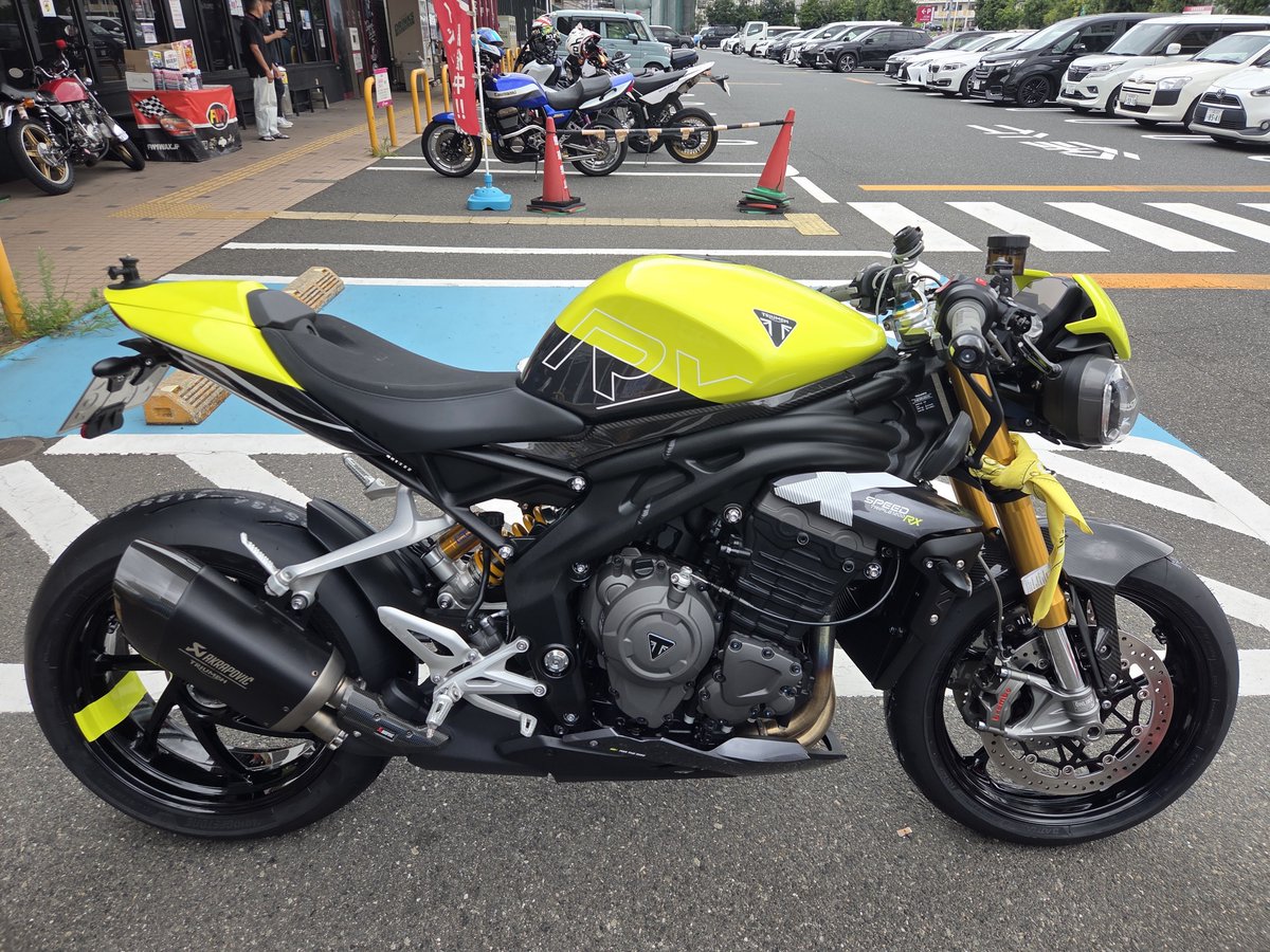 ricolandkokura's tweet photo. Speed Triple 1200RX😄
前後タイヤ交換&オイル交換ありがとうございます!
人気のブリヂストン【RS12】前後セット良いですね~📷
いつもご来店ありがとうございます♪
#SpeedTriple1200RX
#ブリヂストン
#RS12
#ライコランド
#ライコランド小倉店 https://t.co/LlTWojGL8W