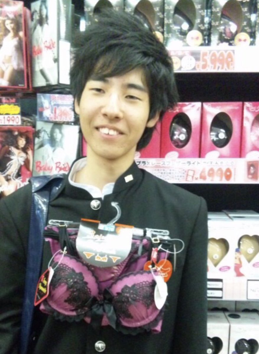 definitely_doit's tweet photo. このままブサイクなら死ぬしかない。骨削り、7キロ激痩せ、口の痺れ…10年間引きこもりだった、#毒牙メノ
が2000万円の整形を決めた理由。
彼は次々と手術を重ね、鼻の修正、顎の手術、そして、エラ・顎先・頬骨を削る大手術まで受けている。死ぬのに比べたらマシかという気持ちで乗り越えたと語った。 https://t.co/hlgqNkR7aG