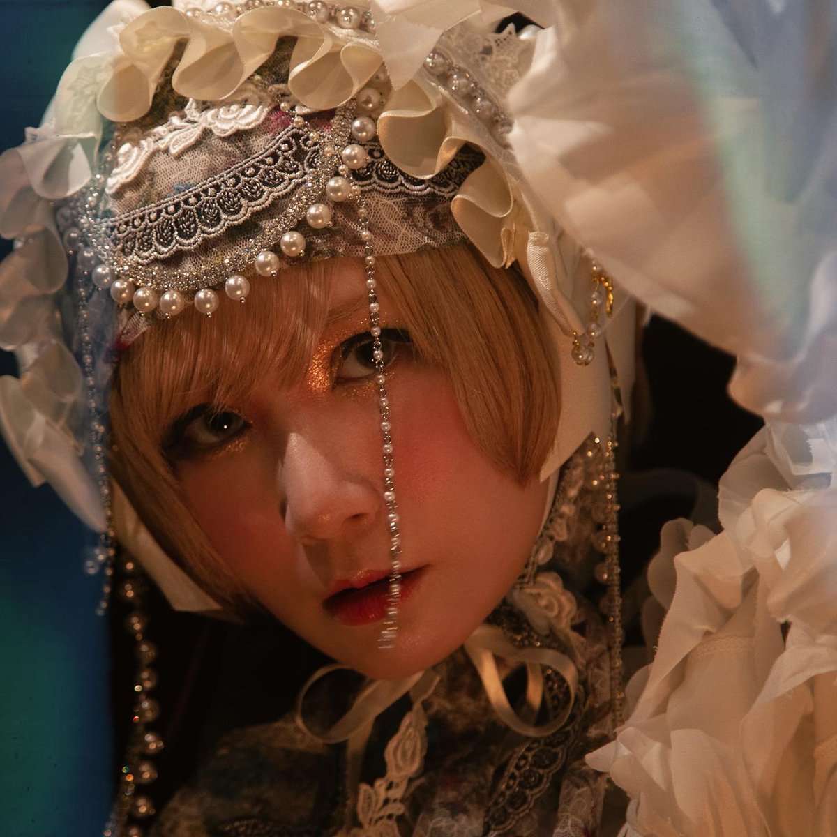 Reol_Daily's tweet photo. Her earrings stay longer than the outfits.
The same metal at the lobe
through weeks of stills.
Haircuts move. Jackets move.
The pair does not need a new argument.

#reol
#ReolDaily
#1000ReasonsWhyReol https://t.co/WOKQYdh3Gk