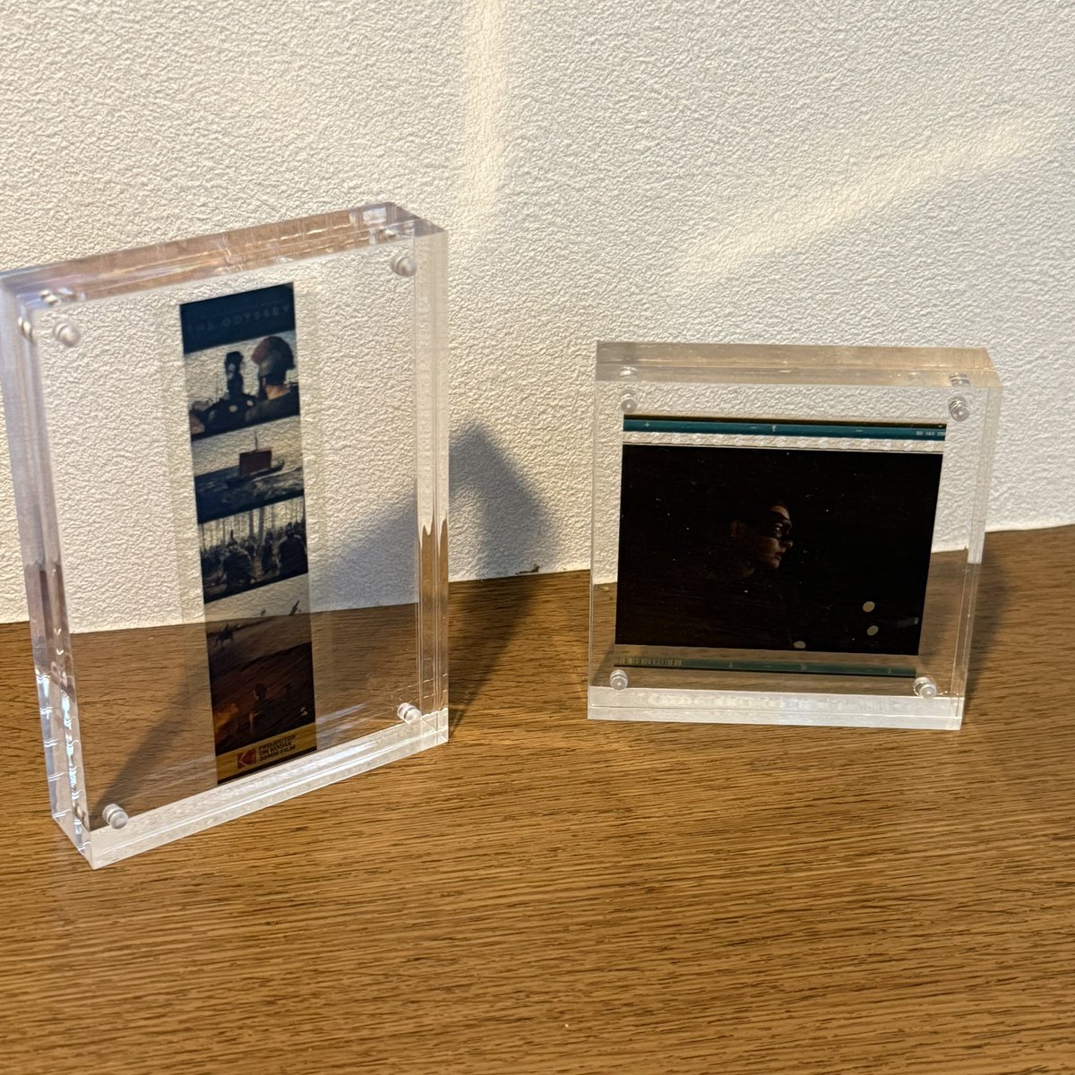 1977swthx's tweet photo. 今回のオデュッセイアで、
35mmフィルムを入手した方もいると思いますので、おすすめのディスプレイ&amp;保管用品をご紹介！

少しお高めですが、Nakabayashiのアクリルマグネットフレームが高級感って使ってます。
しかも35mm〜IMAX 70mmまでピッタリのものがあります(笑) https://t.co/KjFbn5CME2