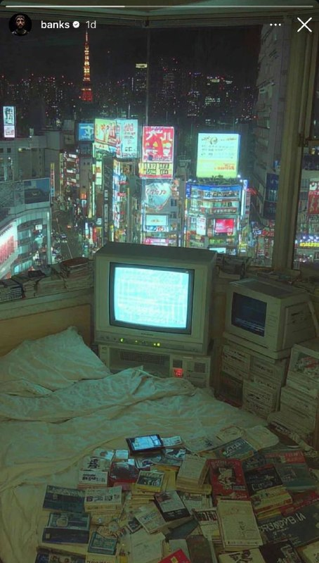 WIN98CTO's tweet photo. Windows 98 Nights 

@Banks is living out the nostalgia https://t.co/h9hGlwSBMr