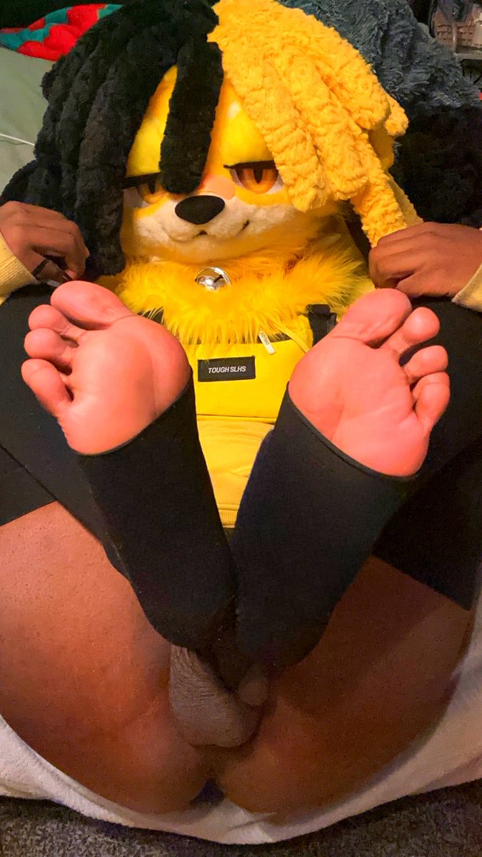 Thatdumb_dog's tweet photo. Serving paws for dinner~🐾 https://t.co/X7egmVg9bt