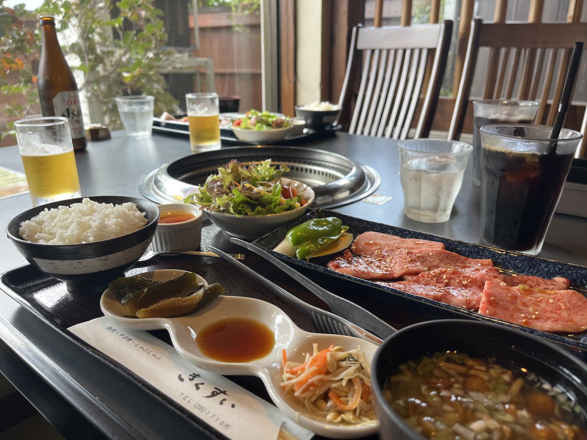 awakanpai's tweet photo. いつ来ても大人気のランチタイム ♡ この日は焼肉Day ♡ 久しぶりにお会いできて ☺︎ 瓶ビールでかんぱぁい ♡ さいこうすぎました ♡ わんぱくなのでごはんに走りました😂

#焼肉
#きくすい さん https://t.co/IT4RNERjns