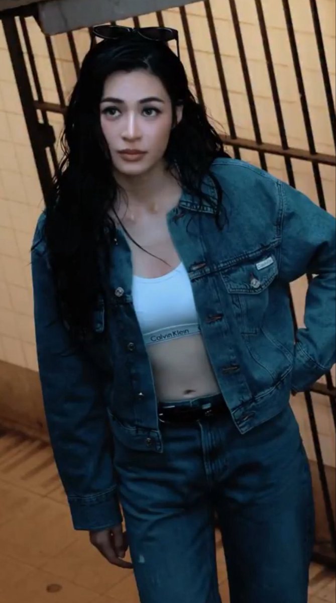 blueorms's tweet photo. GOD SHE LOOKS SO GOOD 

LINGLING APAC FACE OF CK #CalvinKleinSS27xLINGLING 
@linglingsirilak @CalvinKlein https://t.co/Hc8vtKZ3Nx