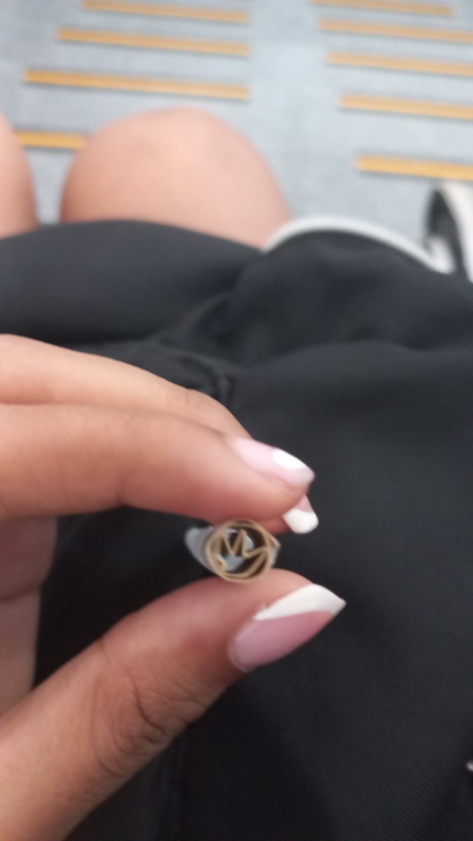 Luxora1p's tweet photo. la droga es mala, pero yo la perdono https://t.co/BbK66zZYSP