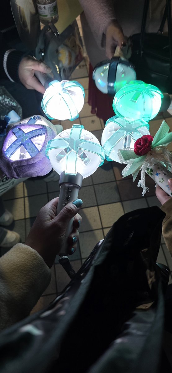 Jojo_nuna's tweet photo. I'm glad for the friendships and connections I've made through being a MOA 🩷 
Getting to visit new places and make precious memories together, even if some of us travel a long ways to do it. I'll always look forwards to the next time too 

#7DaysofTXT 
#SaturdaysWithMOA https://t.co/DaqftJMpQj