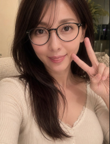 Kalyn45117270's tweet photo. ババアとお付き合いしたい人なんていないですよね… 熟女って言うと聞こえがいいけど…私はほんとにただのババア…  誰ともお付き合いした事なくて…  きちんとお礼するのでダメでしょうか？💦 https://t.co/vnKd8d8NrE