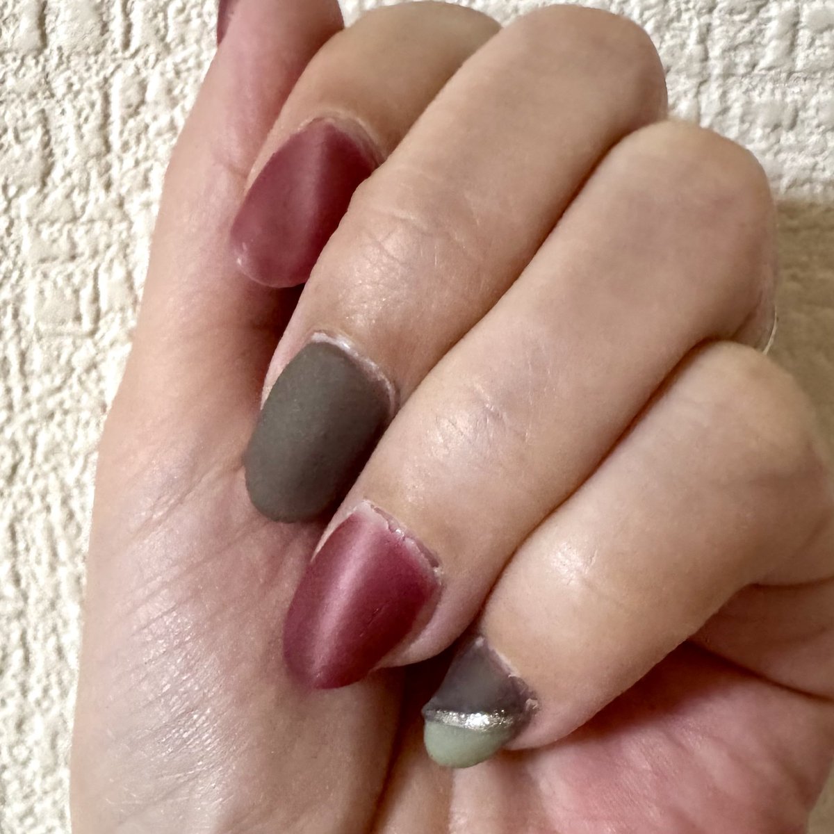 zenshin_manami's tweet photo. ちなみに…ピールオフベースだと1週間で寿命を迎えます(　˙-˙　)リフトしてきた #セルフネイル https://t.co/KR7r2QqDP6