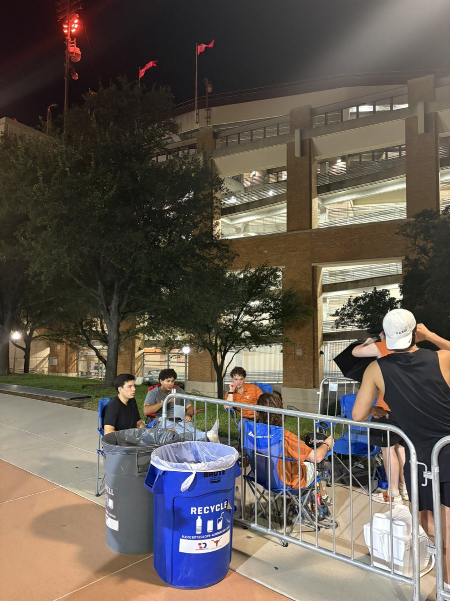 tbhorka's tweet photo. The diehard Texas students outside DKR who want the first row for the Ohio State game. They’ve been out here all day.

Some are drinking. Some are doing homework. Some are just vibing. All are sweating. All will be rewarded with great seats for the biggest game of the year. https://t.co/mkobmHAWVX