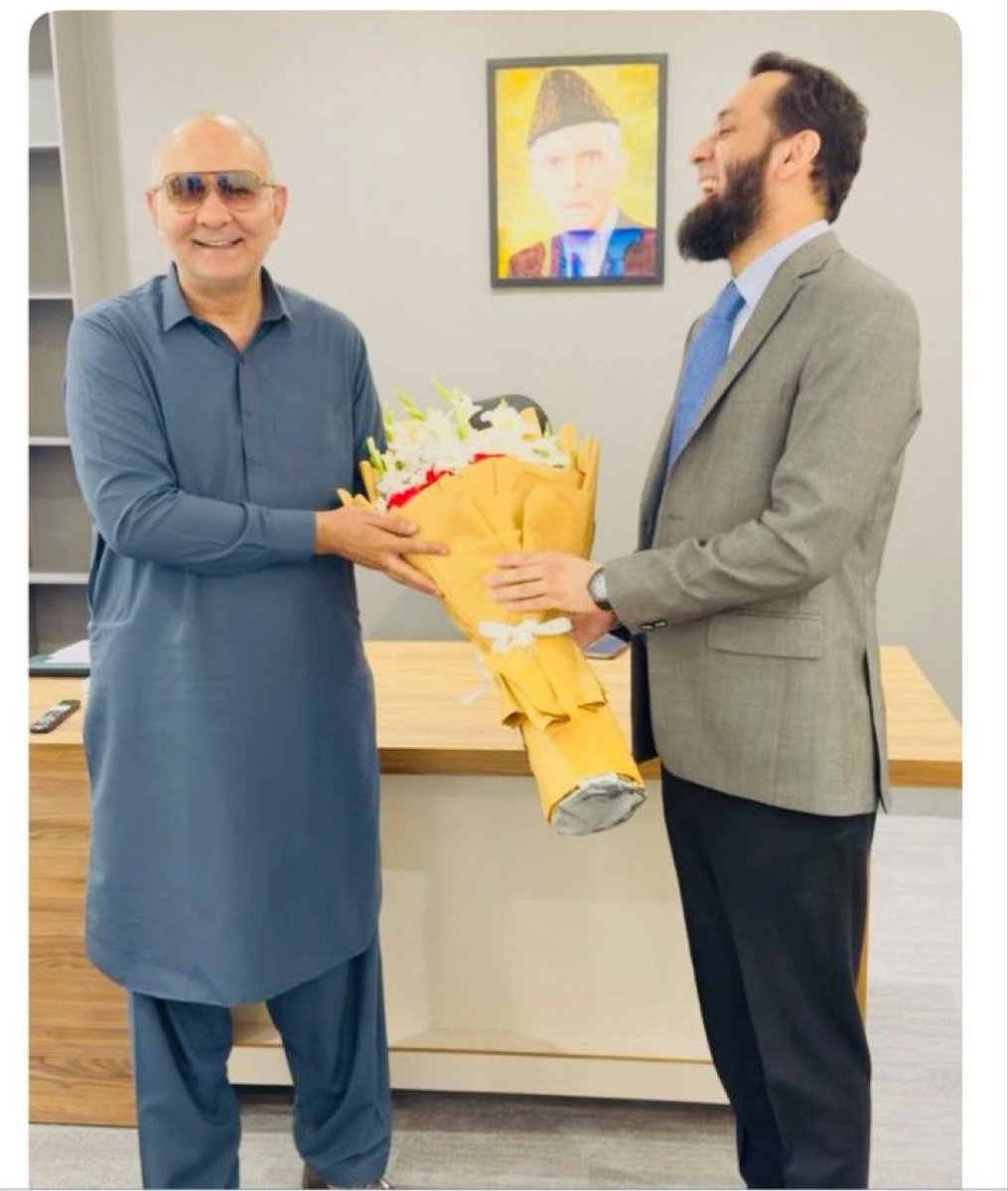 AWGoraya's tweet photo. عطا تارڑ اور میاں صاب نے صدر مسلم لیک آئیرلینڈ کے ساتھ مل کر شفیع جان کی گندی زبان کی سخت مذمت کی https://t.co/xdIZEpeBwY